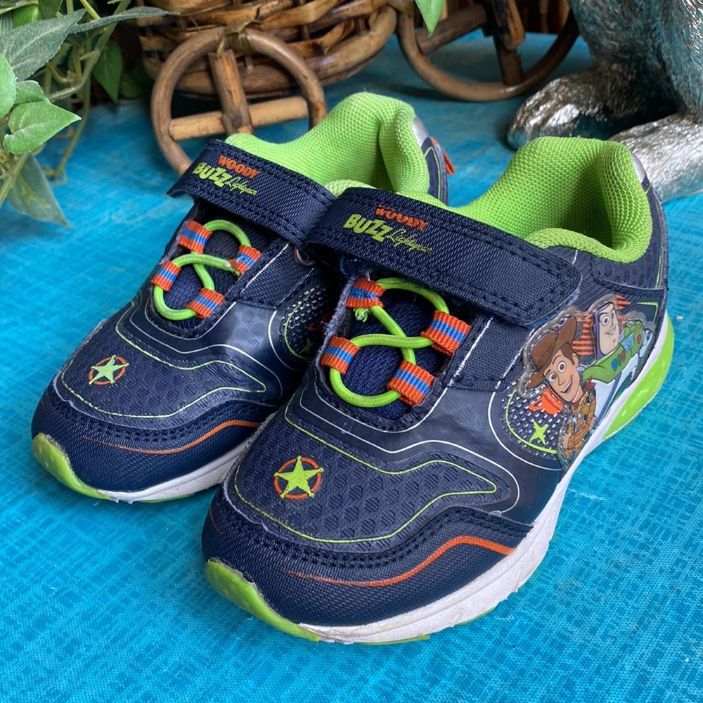Buzz Lightyear Light up shoes size 8 - Picture 2 of 5